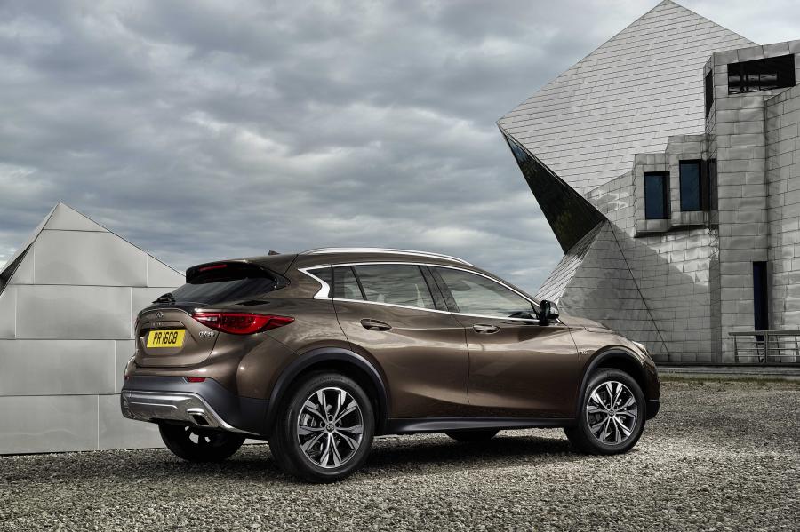  Infiniti QX30 2.0t AWD 2016 года  (фото 20 из 30)